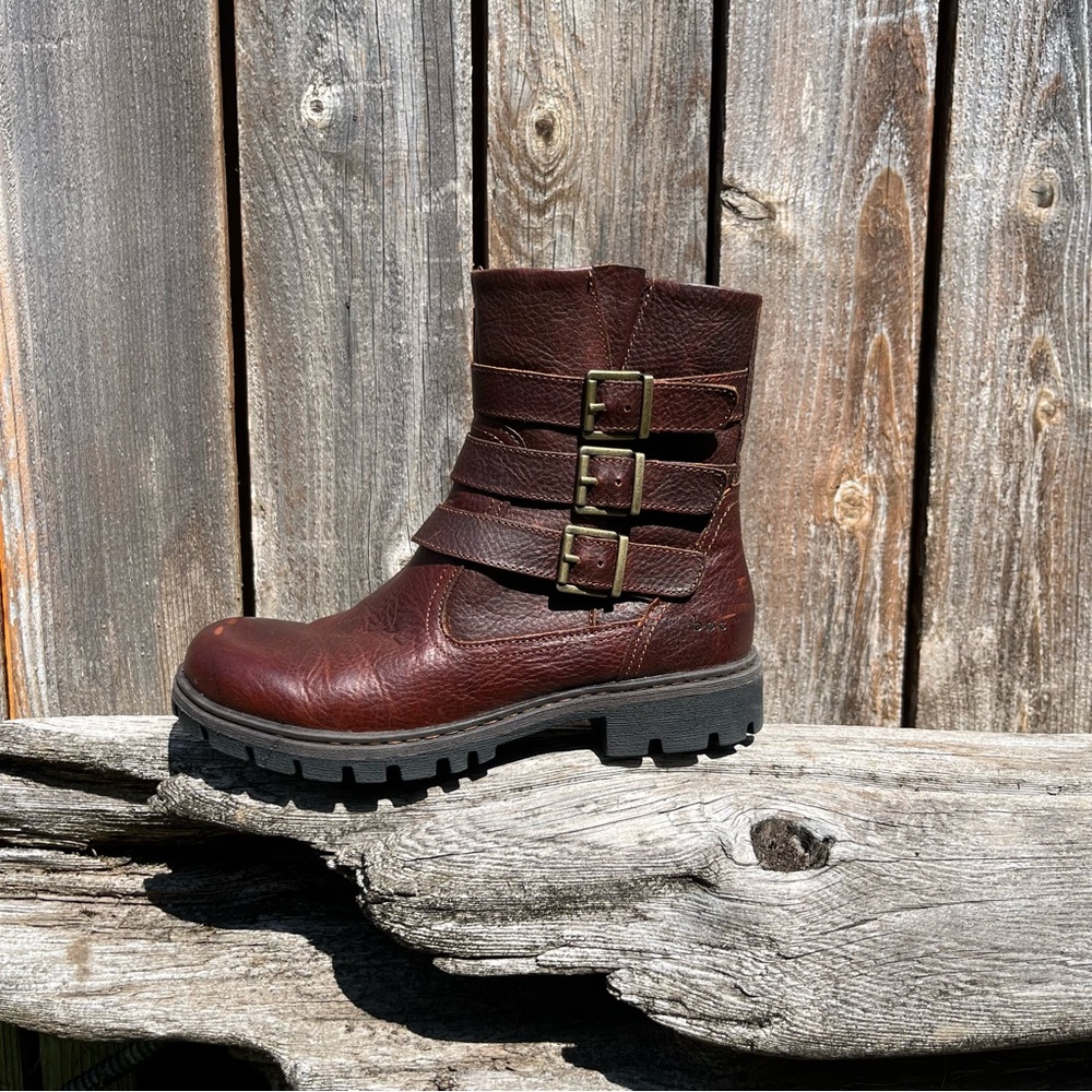 Born b.o.c Caprera brown leather buckle ankle boots size 7  Z20106